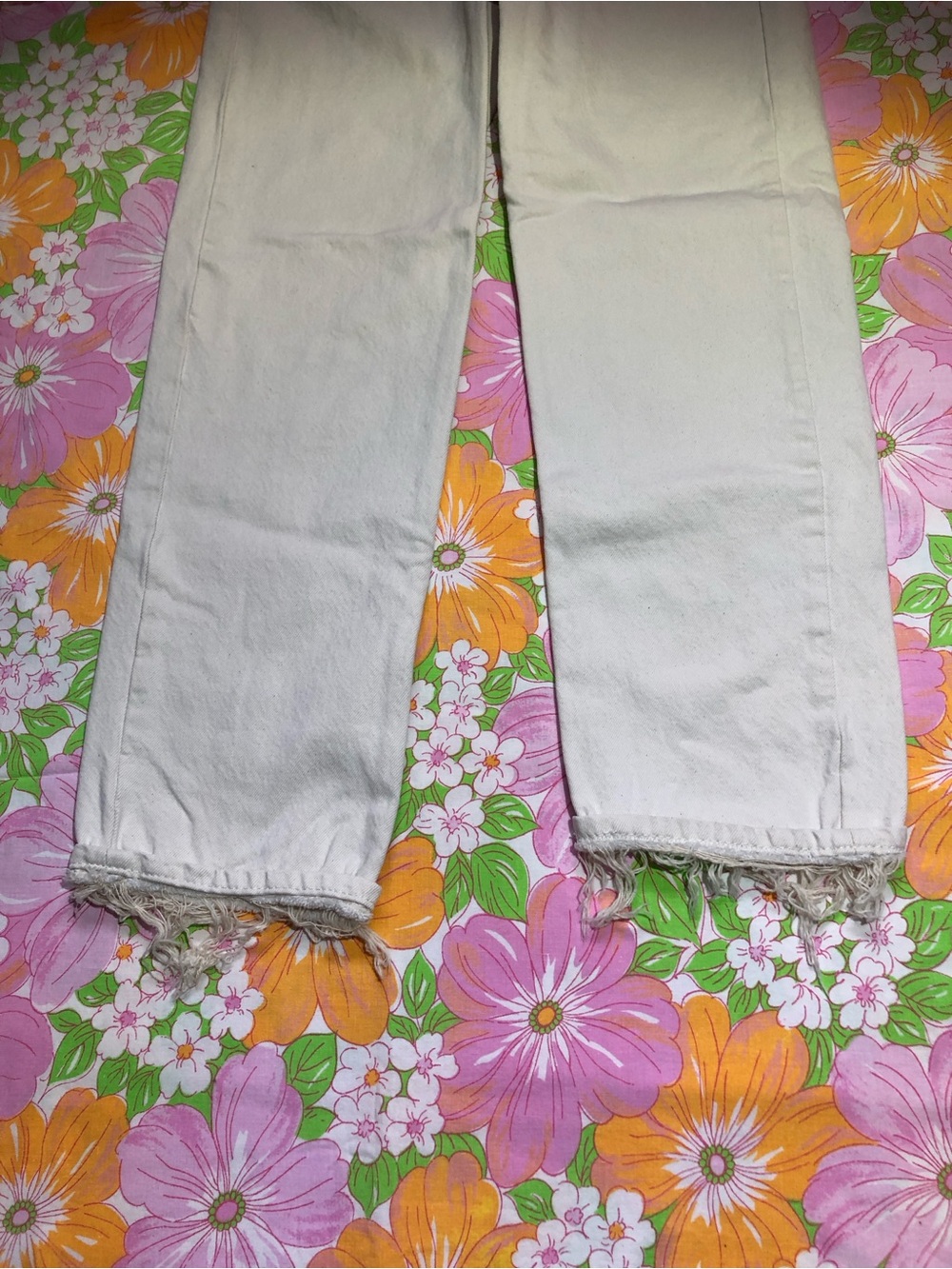 Levi’s Low Pro Straight Leg Jeans Size 26 Ecru Off-White Distressed 90s Baggy - Picture 3 of 16